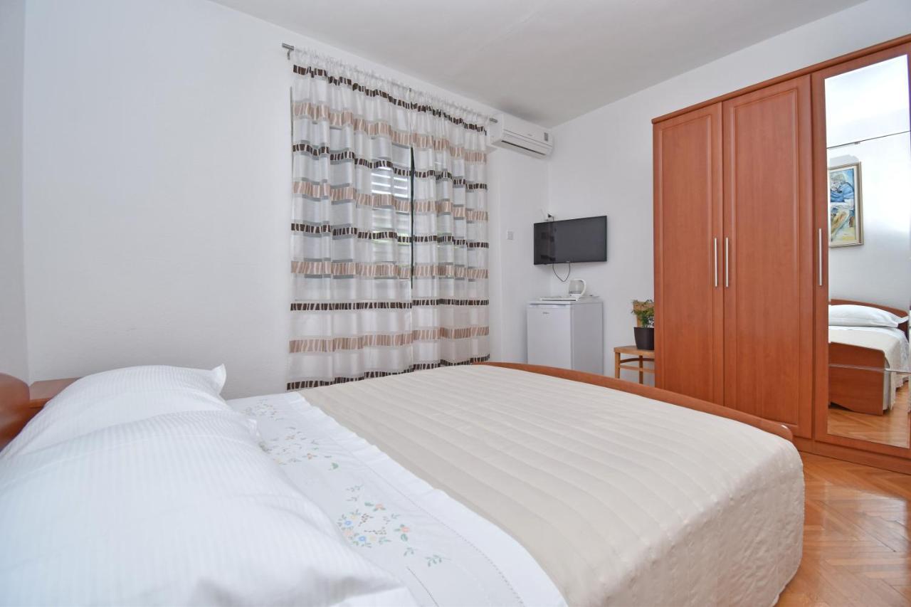 Rooms Borka Tucepi Bagian luar foto