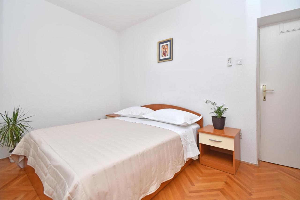 Rooms Borka Tucepi Bagian luar foto