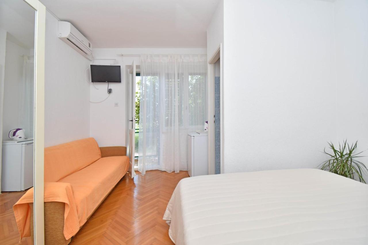 Rooms Borka Tucepi Bagian luar foto